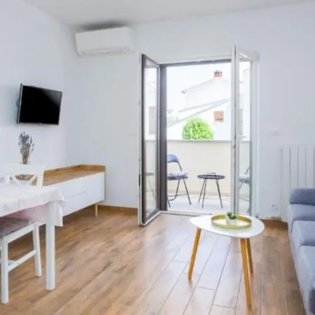 Sara Apartment *